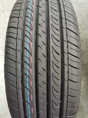 SOLID TIRE ECE ISO CCC GCC SONCAP BIS 証明書を有する耐久性PCR自動車タイヤ