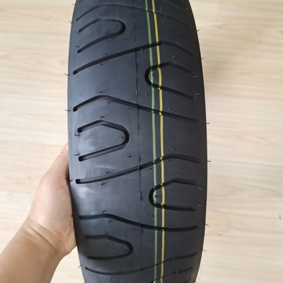 130/70-17 5.3KGS の 重さ と 耐久性 を 備えた モーターサイクルの タイヤ
