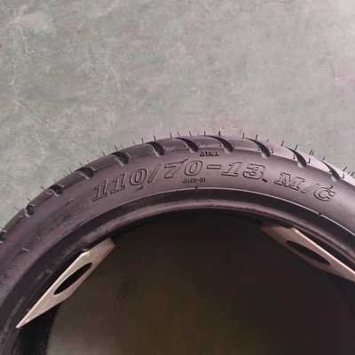OEM受容 110/70-13 三輪車と電気モータースクーター用のオートバイタイヤ
