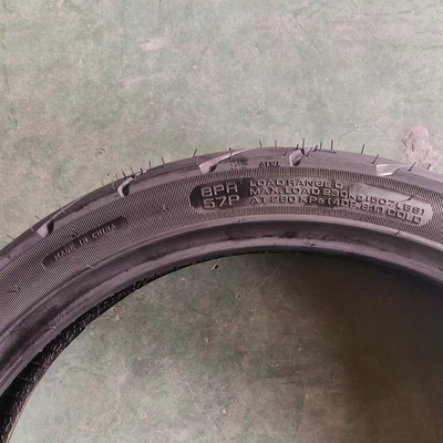 原材料 天然ゴム 鋼 ナイロン 90/90-18 モーターサイクルのタイヤ