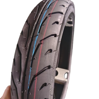 80/90-14 証明書と黒色の天然ゴム付きのチューブレスバイクタイヤ