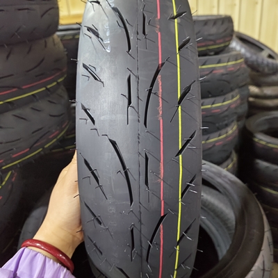 自然ゴム 原材料 モーターサイクルのタイヤ 130/70-17 モーターサイクルのタイヤ 17