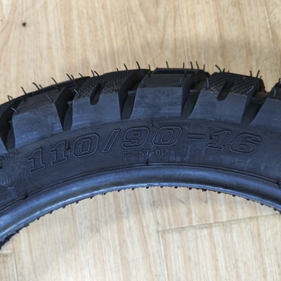 110/90-16 6PR/8PR Ply 評価と受容可能なOEM サービスを持つオートバイタイヤ