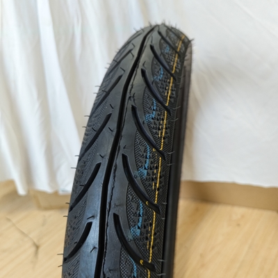 8090-17 自然ゴム鋼ナイロン原材料のオートバイタイヤと内管