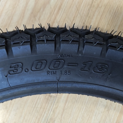 製品 3.00-18 自動車用チューブレスタイヤ