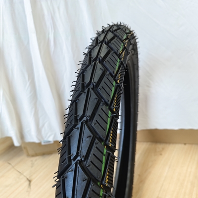 2.75-17 モーターサイクルのタイヤ 自然ゴムと滑らかな走行のためにタイヤケースが含まれています