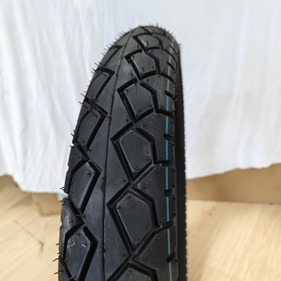 100/90-18 天然ゴム35%~55%のゴム含有量を持つチューブレスモーターサイクルのタイヤ