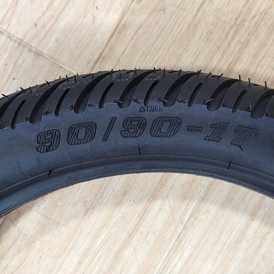 自然ゴム鋼ナイロンモーターサイクルのタイヤ 90/90-17 35%-55%ゴム含有量