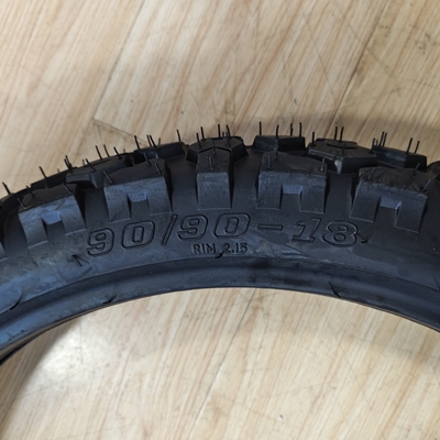 原材料 自然ゴム 鋼 ナイロン バイク チューブレス タイヤ 90/90-18