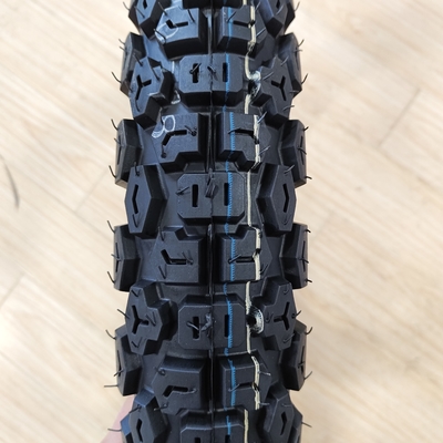 原材料 自然 ゴム 鋼 ナイロン TT/TL モーターサイクルのタイヤ 4.10-18