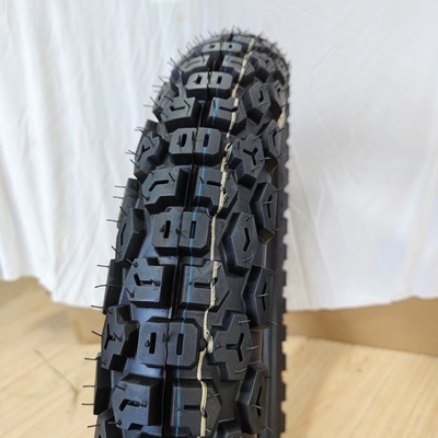 原材料 自然 ゴム 鋼 ナイロン TT/TL モーターサイクルのタイヤ 4.10-18
