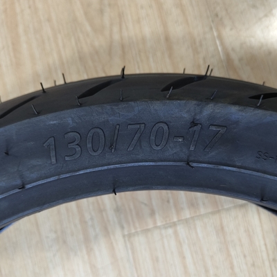 自然ゴム製のオートバイタイヤ 130/70-17