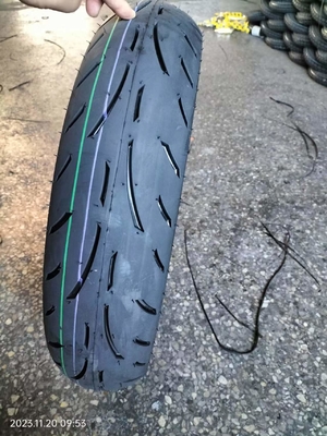 モーターサイクルのタイヤとチューブ 高ゴム含有 30%-45% OEM 許容 120/70-17