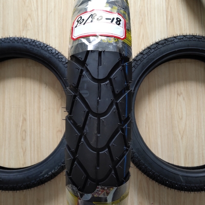 90/90-18 最大性能のためのモーターサイクルのタイヤとチューブ 35%ゴム含有量