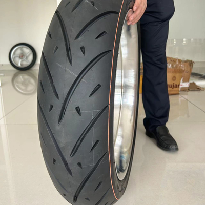 170/50-21 160/50-23 モーターサイクルの半熱溶融タイヤ 8.2 kg 配達期間 25-30 日