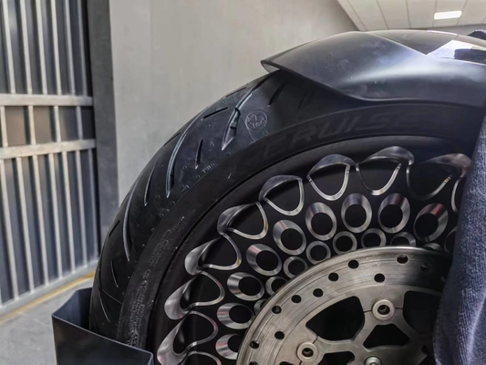 170/50-21 160/50-23 モーターサイクルの半熱溶融タイヤ 8.2 kg 配達期間 25-30 日