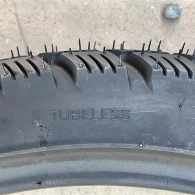 18 x 2.75 モーターサイクルのタイヤ 生産容量1日5000個