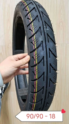 南米市場 90/90-18 異なるスタイルと3.6kgの重さのモーターサイクルの後輪