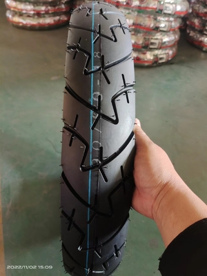 受け入れられるOEM 90/90-18 バイアス構造とスーパーファクターのタイヤ