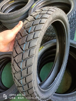受け入れられるOEM 90/90-18 バイアス構造とスーパーファクターのタイヤ