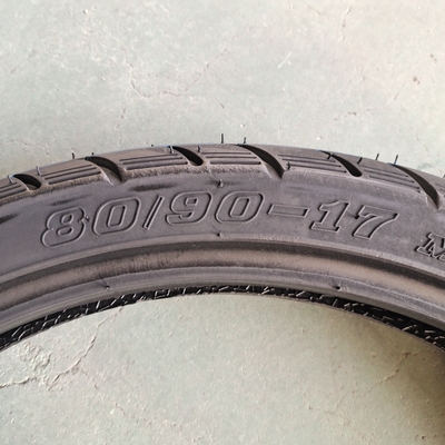 35%~55%ゴム含有量 トューブレスモーターサイクルのタイヤ 80/90-17