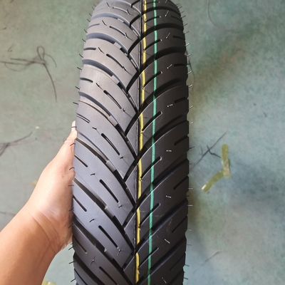 超ゴムモーターサイクルのタイヤ 110/80-17 積載ポートとタイヤケース