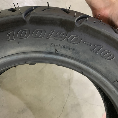 20000 KM ワークライフ モーターサイクルのタイヤ 100 90 10 デザインと耐久性のある材料