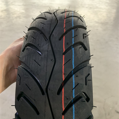 20000 KM ワークライフ モーターサイクルのタイヤ 100 90 10 デザインと耐久性のある材料