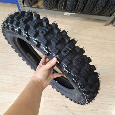 MOTOCROSS 110100-18 原材料のモーターサイクルのタイヤ 自然ゴム鋼ナイロン