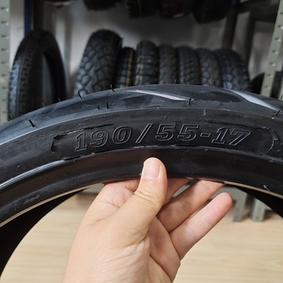 タイヤカッシング モーターサイクルのタイヤ 180/55-17 190/55-17 清水港の荷乗用
