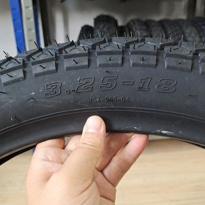 3.25-18 3.50-18 4.00-8 110/90-16 TL Eマーク証明書を持つエジプト市場用のタイヤ