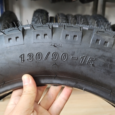 耐磨モーターサイクルのタイヤ 130/90-15 自然ゴム鋼ナイロン原材料