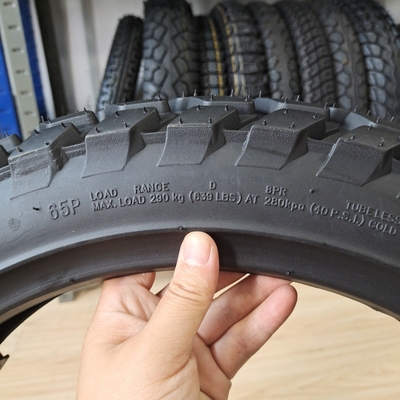 Ply Rating 6pr/8pr Super 110/90-16 TL TT ベネズエラ市場向けゴムモーターサイクルのタイヤ