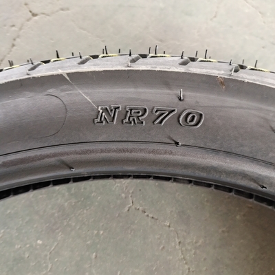 70/100-17 モーターサイクルのチューブレスタイヤ70100-17で優れたパフォーマンスを体験する