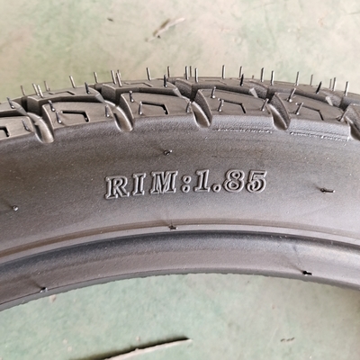 モーターサイクルのタイヤ タイヤ3.00-18 自然ゴム 鋼ナイロン 受け入れられるOEM 提供