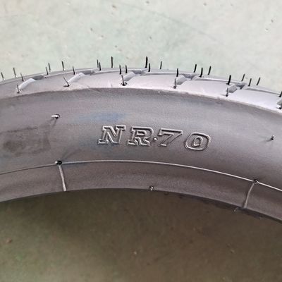 70/100-17 プロのオートバイ用の黒いタイヤケースのブチルゴム内管
