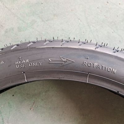 70/100-17 プロのオートバイ用の黒いタイヤケースのブチルゴム内管