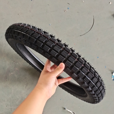直接販売 3.00-18 モーターサイクルのタイヤ 35%-55%ゴム含有量と黒色