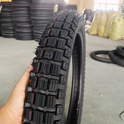 直接販売 3.00-18 モーターサイクルのタイヤ 35%-55%ゴム含有量と黒色