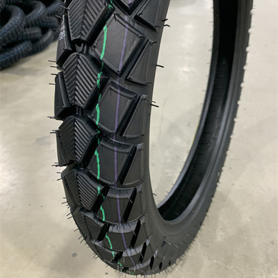 3.00-18 モーターサイクルのタイヤ 張力強さ 10.5 強固で耐久性のある性能のためのケース