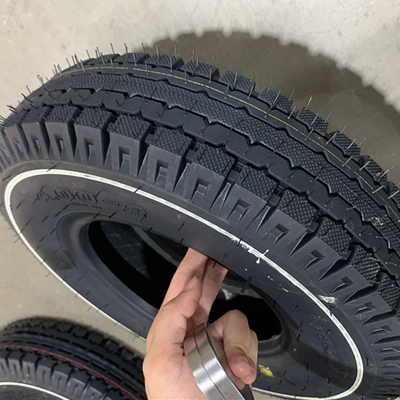 エジプト市場 4.00-8 タイヤケースとゴム含有量の35%~55%のオートバイタイヤ
