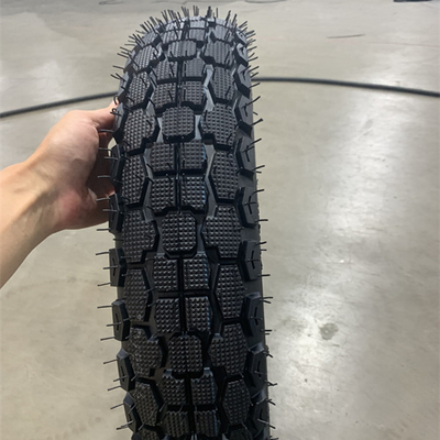 直接供給 110/90-16 モーターサイクルのタイヤ 20000 KM の使用寿命