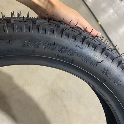 直接供給 110/90-16 モーターサイクルのタイヤ 20000 KM の使用寿命