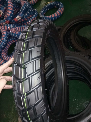 3/3.2/3.6 KG スーパー18インチ ゴムモーターサイクルの車輪 TVSモーターサイクルのタイヤ110/90-18
