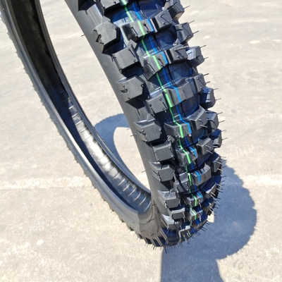 35%-55%ゴム含有 長寿命 3.00-17 バイクタイヤ 最高性能のためのモトクロス