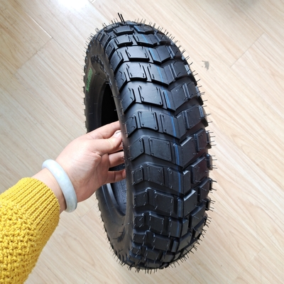 高級 35%-55% ゴム含有量 120/90-10 青島港の販売用のオートバイタイヤ