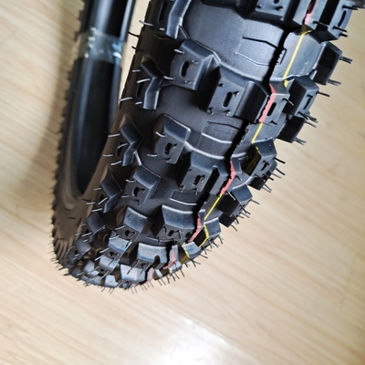 レーシング 80/100-19 6pr/8pr Ply Rating と 35%-55% ゴム 含有量 の モーターサイクルの タイヤ