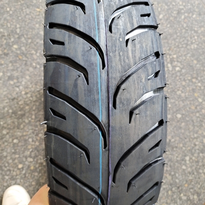 140/60-17 D 自然ゴムから製造されたモーターサイクルのタイヤと 6pr/8pr Ply グレード