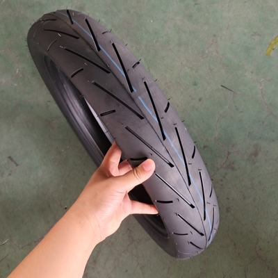 90/90-17 自然ゴム鋼ナイロン原材料のモーターサイクルのタイヤ