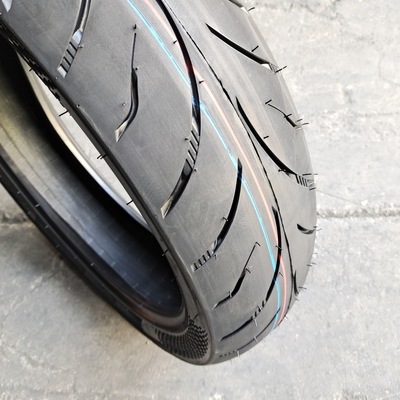 6pr/8pr オートバイ用チューブレスタイヤ 140/70-17 OEM受容とプライ等級 6pr/8pr
